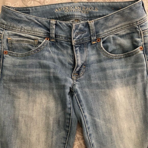American Eagle Light Wash Jeans - Picture 3 of 6
